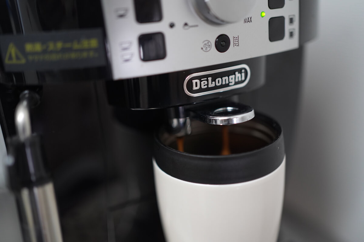 【レビュー】デロンギの全自動コーヒーメーカー マグニフィカS（Amazon限定モデル）はコーヒー好きのテレワーカーにおすすめ！ | ゆとり係長ブログ